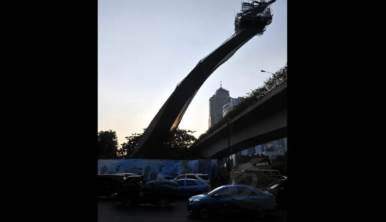 Tidak hanya patung yang akan dicuci, nantinya tugu penyangganya juga akan dicuci dan dilapisi cairan pelindung, Jakarta, Minggu (24/8/14). (Liputan6.com/Panji Diksana)
