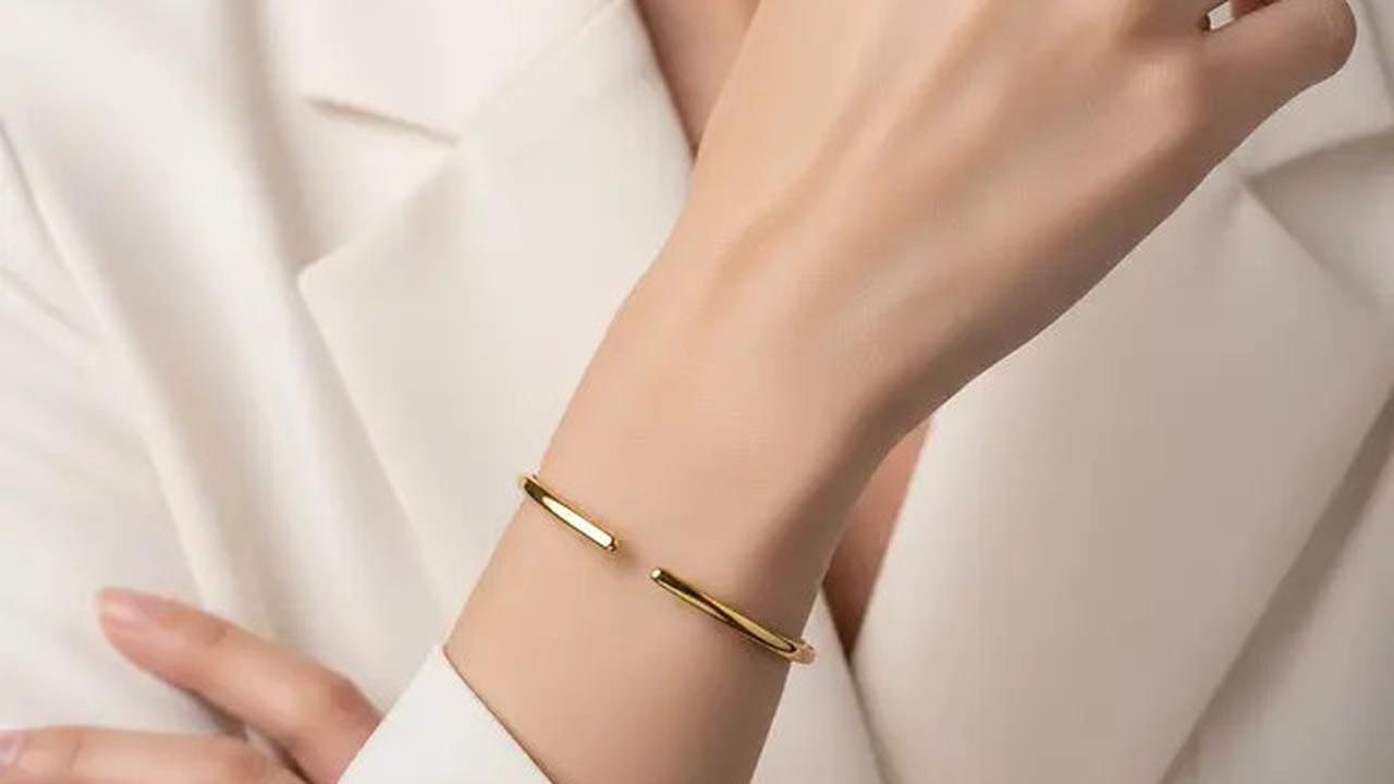 Gelang 3 Gram, 5 Gram, atau 20 Gram: Mana yang Cocok untuk Tangan Berisi?