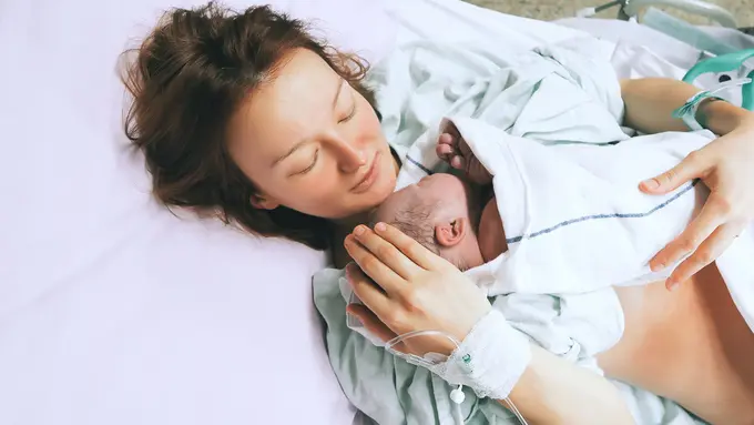 Kiat Atasi Badan Lemas Usai Melahirkan (Natalia Deriabina/Shutterstock)