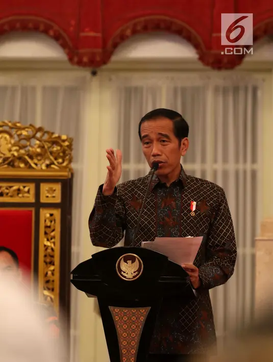 Presiden Joko Widodo atau Jokowi memimpin Sidang Kabinet Paripurna di Istana Negara, Jakarta, Senin (9/4). Sidang membahas ketersediaan anggaran dan pagu indikatif serta prioritas nasional tahun 2019. (Liputan6.com/Angga Yuniar)