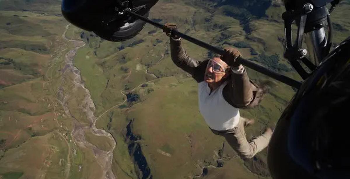 Tom Cruise Bolak-balik Lakukan Adegan Berbahaya di Film Mission: Impossible, Simon Pegg Ungkap Momen Sang Aktor Gugup