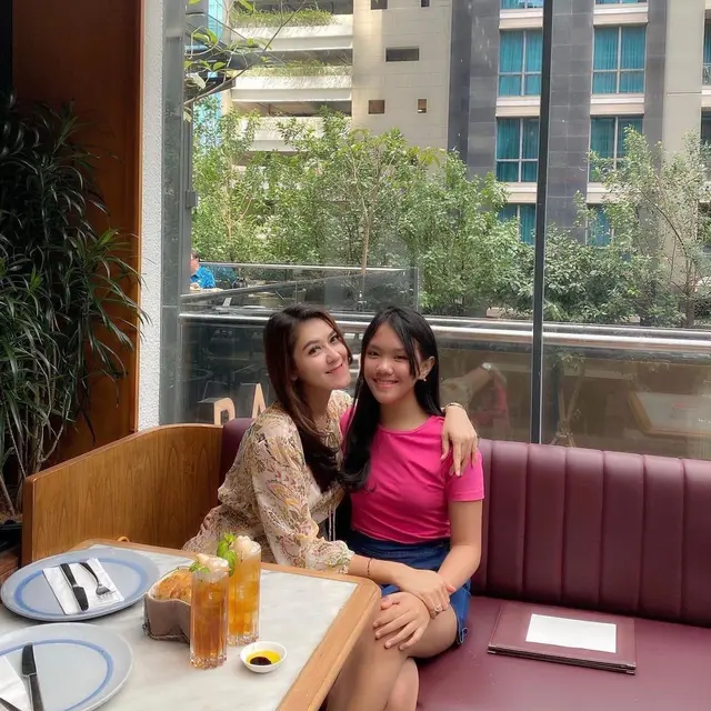 6 Potret Ade Bunga Niari Mantan Istri Pertama Andika Kangen Band dan