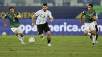 Argentina yang dihuni para pemain bintang tampil menyerang sejak menit awal. Mereka langsung memperoleh peluang ketika laga baru berjalan empat menit melalui kerja sama Alejandro Gomez Sergio Aguero. (AP/Bruna Prado)