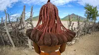 Para wanita suku Himba di Namibia memilliki rambut dreadlocks (gimbal) yang tak seperti biasanya.