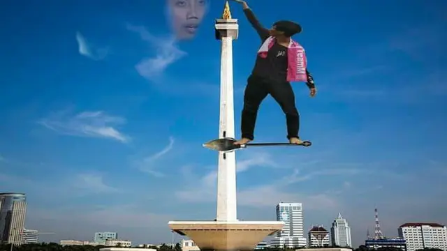 Minta Edit Foto Supaya Sentuh Monas, Hasilnya Justru Bikin Kita Ngakak Geli