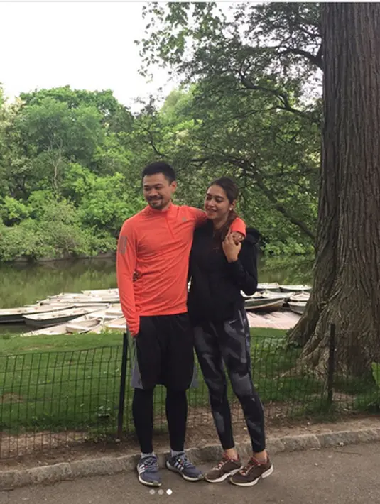 Setelah hampir dua tahun menanti kehadiran momongan, Nabila Syakieb akhirnya mengandung anak pertamanya dari buah cintanya dengan Reshwara Argya Radinal. Baru saja pemeran sinetron itu menggelar pengajian. (Instagram/nsyakieb85)