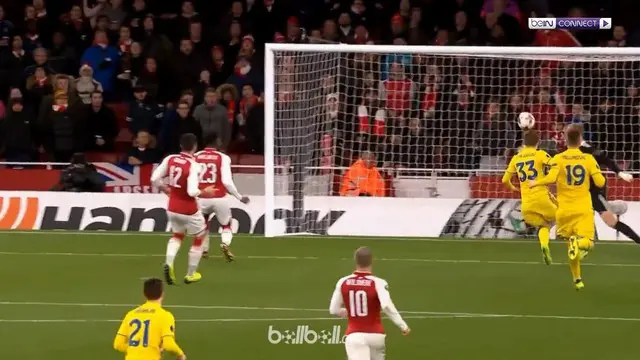 Berita video bek BATE, Dzianis Polyakov, cetak gol bunuh diri dengan tendangan keras saat hadapi Arsenal. This video presented by BallBall.