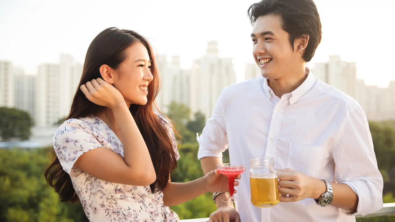 perempuan dan pasangan 28 agustus baju putih