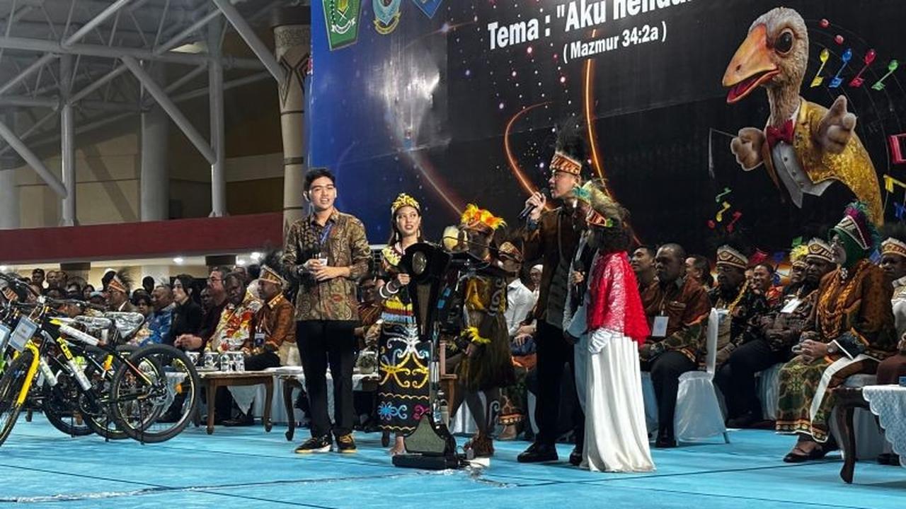 Wapres Gibran Bagikan Hadiah Sepeda dan Alat Musik di Pesparawi Nasional XIV Manokwari