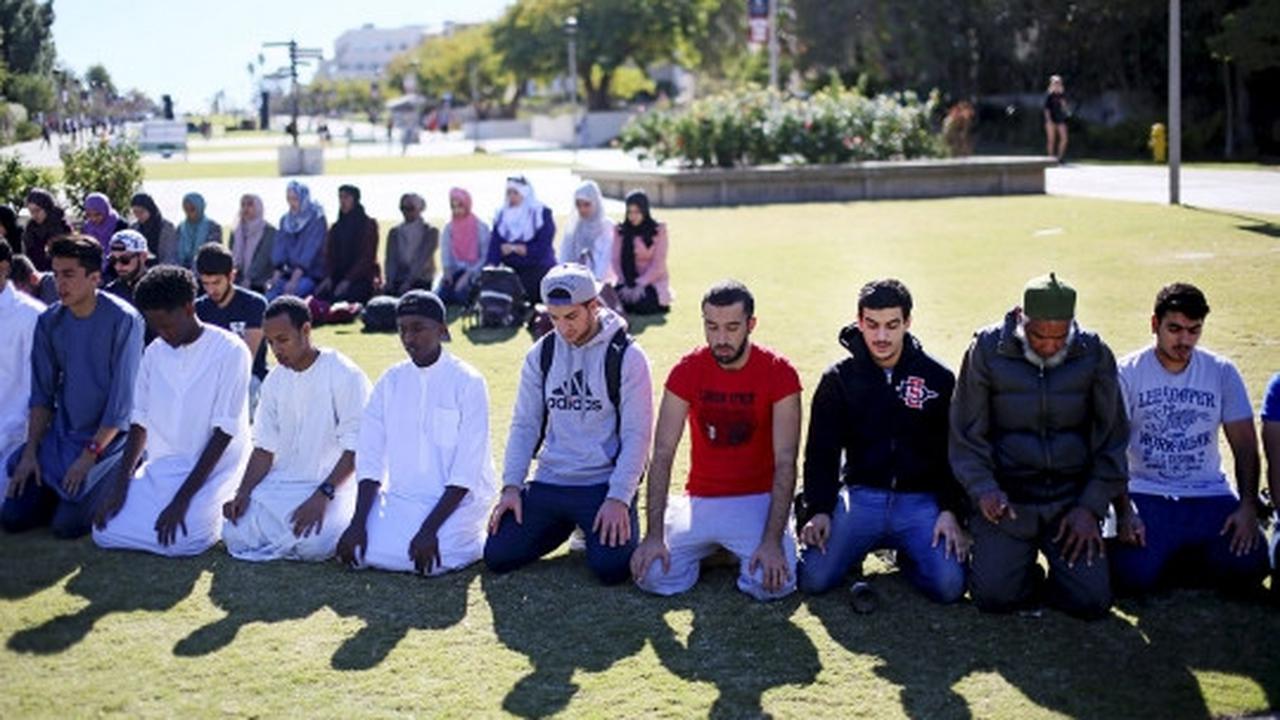 Muslimah cantik di AS gelar aksi melawan islamofobia
