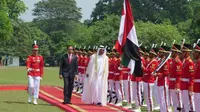 Presiden Joko Widodo atau Jokowi menerima kunjungan Putra Mahkota Abu Dhabi Sheikh Mohamed Bin Zayed Al Nahyan di Istana Bogor, Rabu (24/7/2019). (Liputan6.com/ Lizsa Egeham)