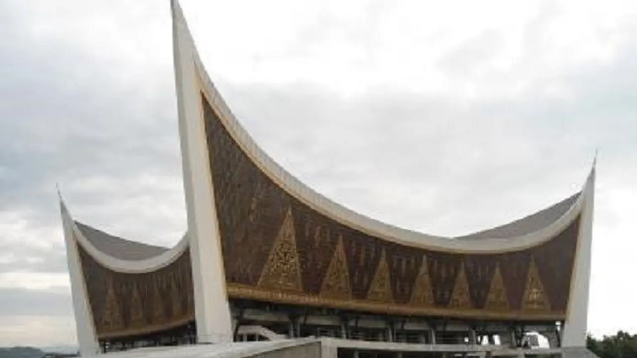 Cerita Hajar Aswad di Masjid Raya Sumbar