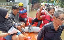 PMI Tangerang Kerahkan 27 Personel Respons Cepat Evakuasi Banjir di Sembilan Kecamatan