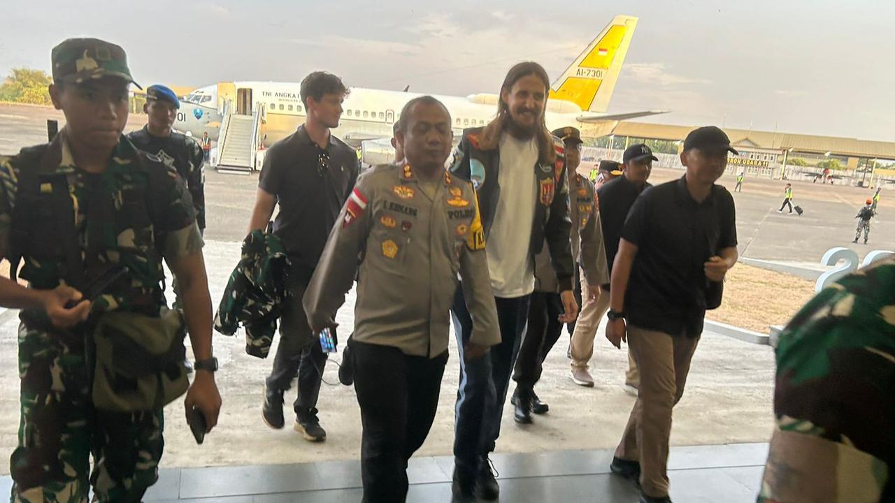 Pilot Susi Air Kapten Philip Mark Mehrtens Transit di Bandara Sultan Hasanuddin Sebelum Bertolak ke Jakarta