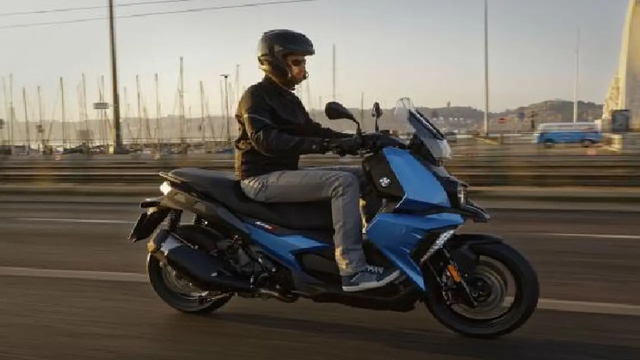 BMW C 400 X (foto:Visordown)