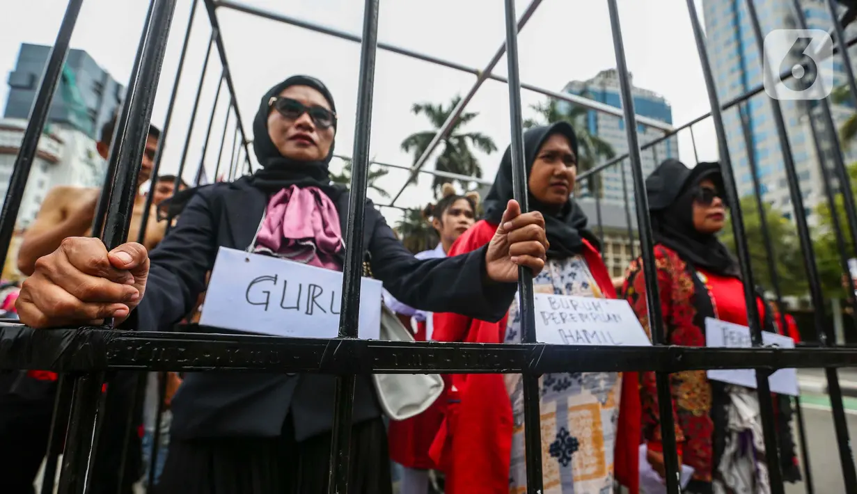 Dalam aksinya, para aktivis mendesak pemerintah segera mewujudkan kebijakan yang memiliki keberpihakan pada perempuan. (Liputan6.com/Angga Yuniar)