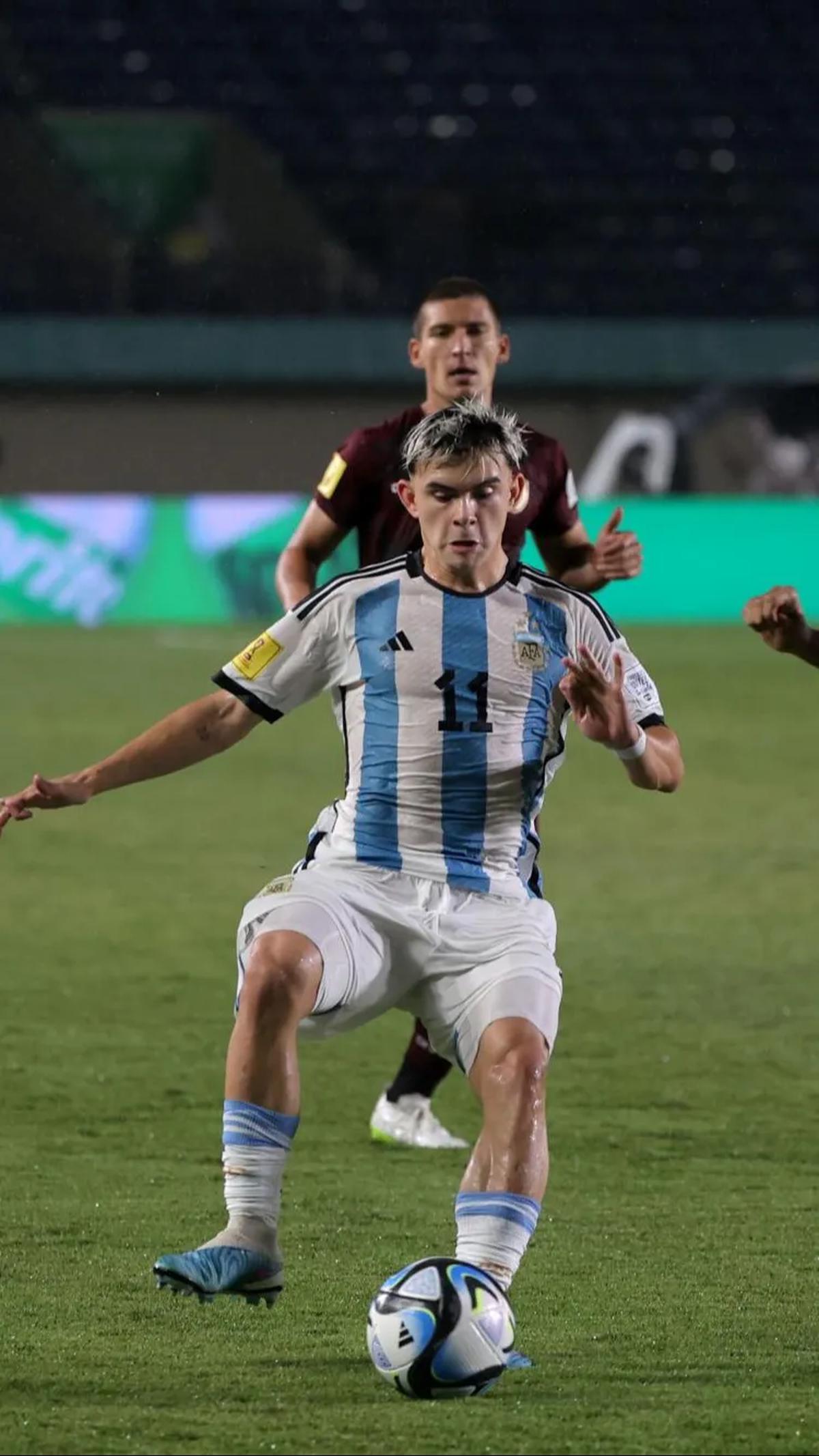 Argentina tidak puas dengan keunggulan tersebut dan terus menyerang.<br>