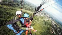 5 Wisata Paralayang di Indonesia, Seru dan Menantang