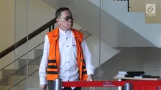 Anggota Komisi IX DPR Fraksi Partai Demokrat Amin Santono  usai menandatangani berkas surat perpanjangan penahanan di gedung KPK, Jakarta, Selasa (14/8). (merdeka.com/Dwi Narwoko)