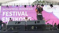 Penyanyi dangdut Jenita Janet yang sangat identik dengan wig yang bergonta ganti warna itu, menjamin Festival Crossborder akan berlangsung seru.