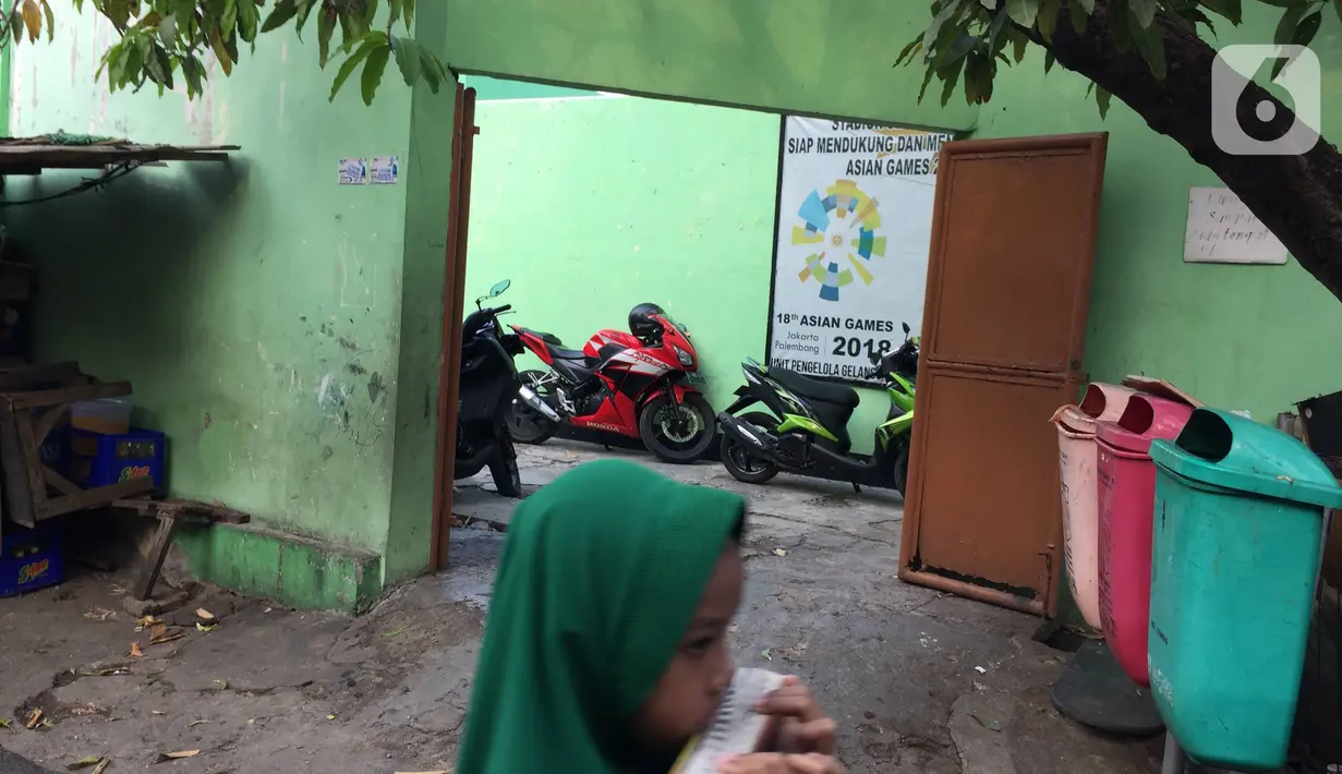 Kondisi Stadion Voetbalbond Indonesia Jacatra (VIJ), Petojo, Jakarta, Rabu (18/12/2019). Stadion ini juga dialihfungsikan diantaranya sebagai tempat acara musik dan pesta pernikahan yang keuntungannya dijadikan biaya perawatan. (Liputan6.com/Immanuel Antonius)