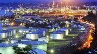 Lokasi pengolahan minyak mentah di Refinery Unit (RU-5), Balikpapan, Kaltim, Rabu (24/11). Kilang ini mampu menghasilkan BBM berupa dari sumber minyak mentah Kalimantan. (Antara)