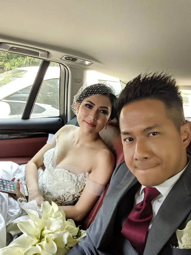 Akhiri Masa Duda, Ini 7 Potret Penikahan Delon dan Aida Chandra