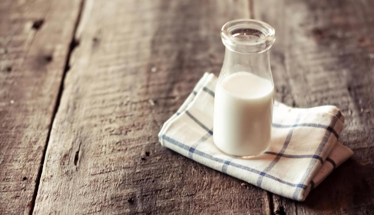 Minum susu juga hal lain yang baik untuk dilakukan ketika Anda menderita depresi. Susu merupakan sumber yang baik untuk protein dan juga mengandung nutrisi yang diperlukan untuk meningkatkan produksi serotonin dalam tubuh Anda. (Istimewa)