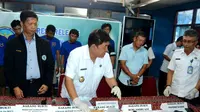BNN Provinsi Bengkulu berhasil mengemukan Narkoba jenis Sabu senilai Rp 1 Miliar yang disembunyikan dalam Celana Kolor Tersangka saat penggeledahan (Liputan6.com/Yuliardi Hardjo)