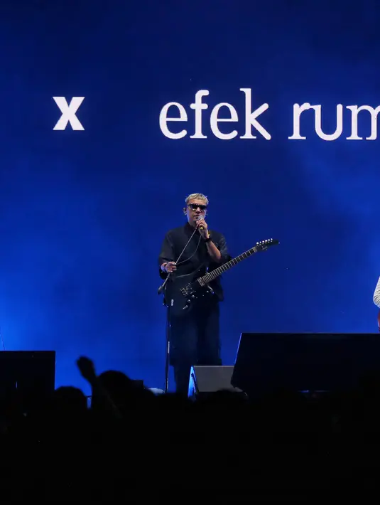 Iga Massardi di hari pertama The Sounds Project 2024, Jumat (9/8). [Foto: Adrian Putra/Fimela]