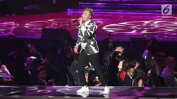 Penyanyi Rizky Febian saat tampil pada malam final Miss Grand Indonesia 2018 di JCC Jakarta, Sabtu (21/7). Rizky Febian membawakan dua lagu pada malam final. (Liputan6.com/Angga Yuniar)
