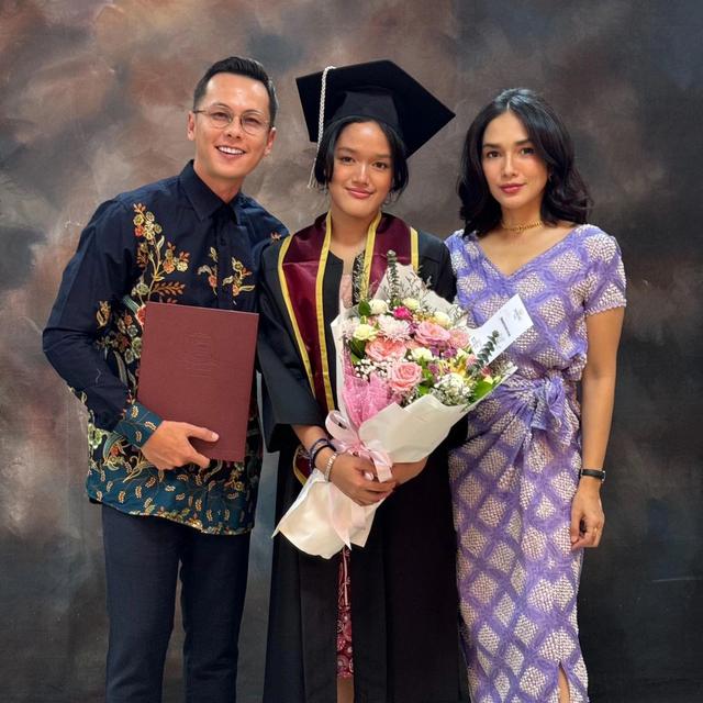 6 Potret Wisuda SMA Ara Anak Ussy Sulistiawaty dan Andhika Pratama