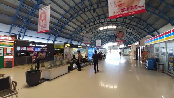 <p>Kondisi&nbsp;Stasiun&nbsp;KRL Palmerah pada Kamis (28/8/2025) terlihat normal. Pada hari ini&nbsp;dijadwalkan akan ada demo buruh yang berlokasi di&nbsp;DPR RI. tak jauh dari Stasiun Palmerah. Terlihat sejumlah Polisi dan TNI sudah&nbsp;mulai berjaga. (Liputan6.com/Arief)&nbsp;</p>