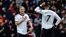 Pemain Manchester United Donny van de Beek (kiri) dan Cristiano Ronaldo (kanan) bereaksi setelah pemain Aston Villa Jacob Ramsey mencetak gol ke gawang mereka pada pertandingan sepak bola Liga Inggris di Villa Park, Birmingham, Inggris, 6 November 2022. Aston Villa mempermalukan Manchester United dengan skor 3-1. (AP Photo/Rui Vieira)