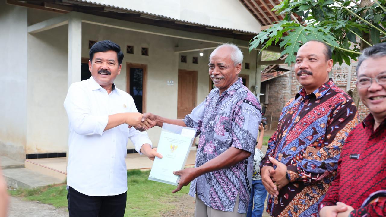 Harga Tanah di Sleman Naik 3 Kali Lipat Usai Menteri Hadi Bagikan 250 Sertipikat Hasil Konsolidasi Tanah