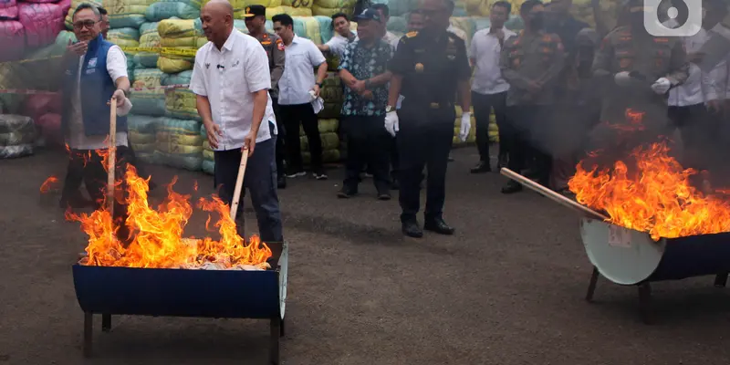 Pemerintah Musnahkan Pakaian Bekas Impor Ilegal Senilai Rp 80 Miliar