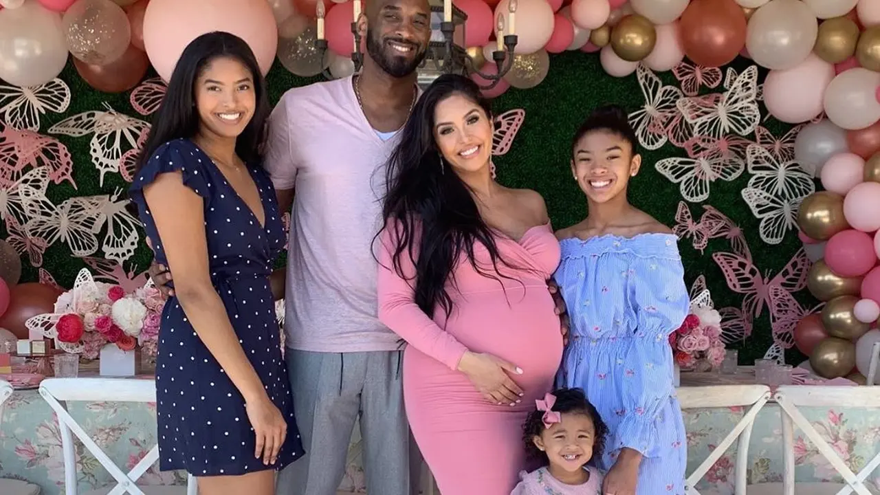 [Fimela] Potret Kenangan Kobe Bryant dan Gigi Bryant
