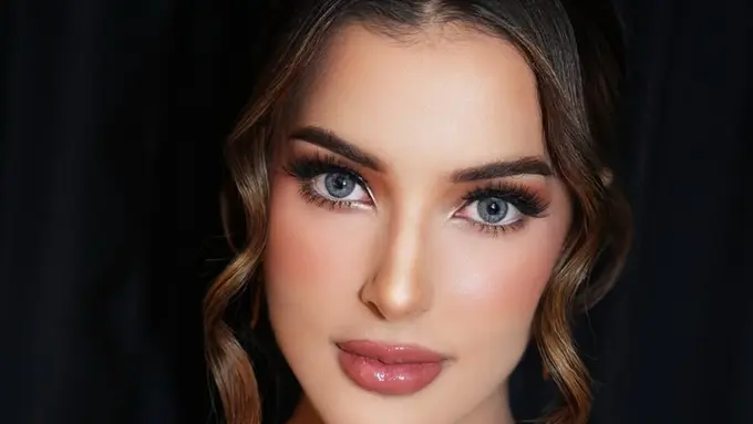 Pesona Tasya Farasya Bak Real-Life Barbie dengan Makeup Flawless