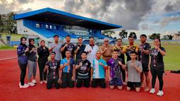 Dalam kunjungannya ke Stadion Depati Amir Pangkalpinang, Ketum KONI Pusat didampingi Waketum V Drs. Tursandi Alwi dan Ketum KONI Bangka Belitung Ricky Kurniawan. (Dok. KONI)