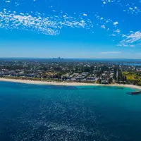 Dari lapangan golf kelas dunia hingga pemandangan alam spektakuler, kawasan ini menawarkan cara berbeda menikmati perjalanan. [Dok/Tourism Western Australia].