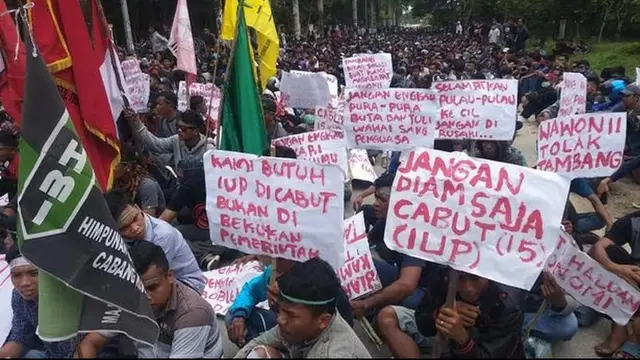 Demonstrasi warga wawonii menolak pertambangan, berujung memenangkan gugatan di MA.(Liputan6.com/Ahmad Akbar Fua)