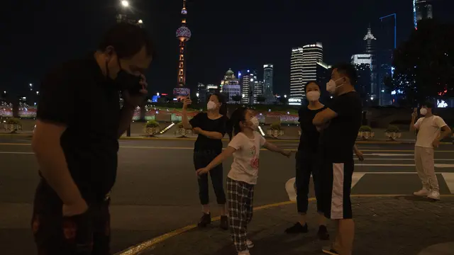Kegembiraan Warga Shanghai saat Lockdown Dicabut