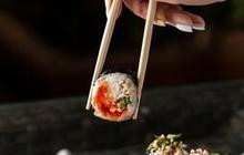 Meski Terlihat Simpel, Ternyata Makan Sushi juga Ada Aturannya Lho, Ini Caranya