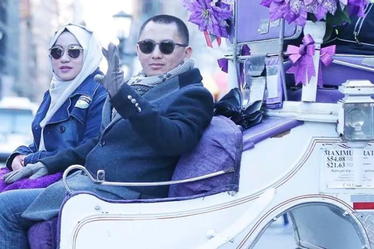 [Bintang] Foto Bos First Travel, Anniesa Hasibuan dengan Kehidupan Mewahnya