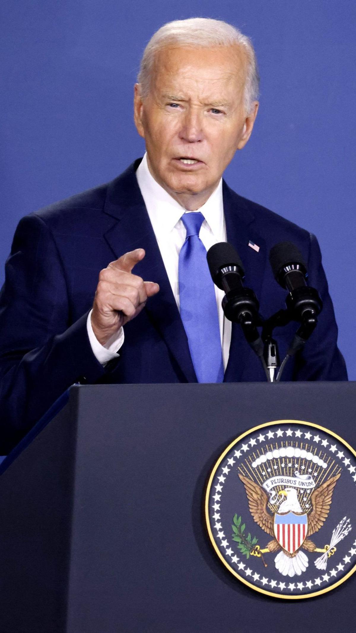 "Dan sekarang saya ingin menyerahkannya kepada presiden Ukraina, yang memiliki keberanian dan tekad yang sama besarnya, hadirin sekalian, Presiden Putin," kata Biden, merujuk pada Zelenskiy. Demikian dikutip Reuters, pada Kamis (11/7).&nbsp;Foto: Ludovic 