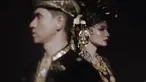 Kini usai resmi menikah dengan Molen Kasetra, Enzy Storia semakin terbuka dengan hubungan asmaranya. Dalam unggahan terbaru di Instagramnya, wanita 30 tahun itu menampilkan beberapa potret prewedding bersama Molen Kasetra mengenakan busana adat.(Liputan6.com/IG/@enzystoria)