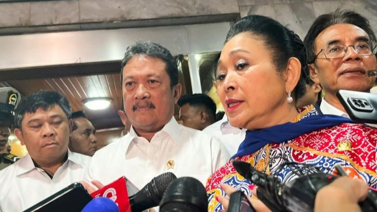 VIDEO: Aksi Titiek Soeharto Bela Warga Kasus Pagar Laut, Naik Tank Amfibi Hingga Diteriaki di DPR