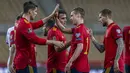 Para pemain Spanyol merayakan gol pertama ke gawang Kosovo yang dicetak striker Dani Olmo (tengah) dalam laga lanjutan Kualifikasi Piala Dunia 2022 Zona Eropa Grup B di La Cartuja Stadium, Sevilla, Rabu (31/3/2021). Spanyol menang 3-1 atas Kosovo. (AP/Miguel Angel Morenatti)