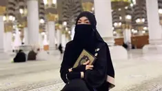 Jalani umrah sejak beberapa hari lalu, aktris dan model yang kerap disapa dengan panggilan Imel PC pun tampil menawan saat mengenakan cadar. Sosoknya pun dibanjiri pujian oleh para penggemar dalam media sosial Instagramnya. Selain itu dalam perjalanan ibadah umrahnya ini ia ditemani oleh sang ibundanya. (Liputan6.com/IG/@imelpc)