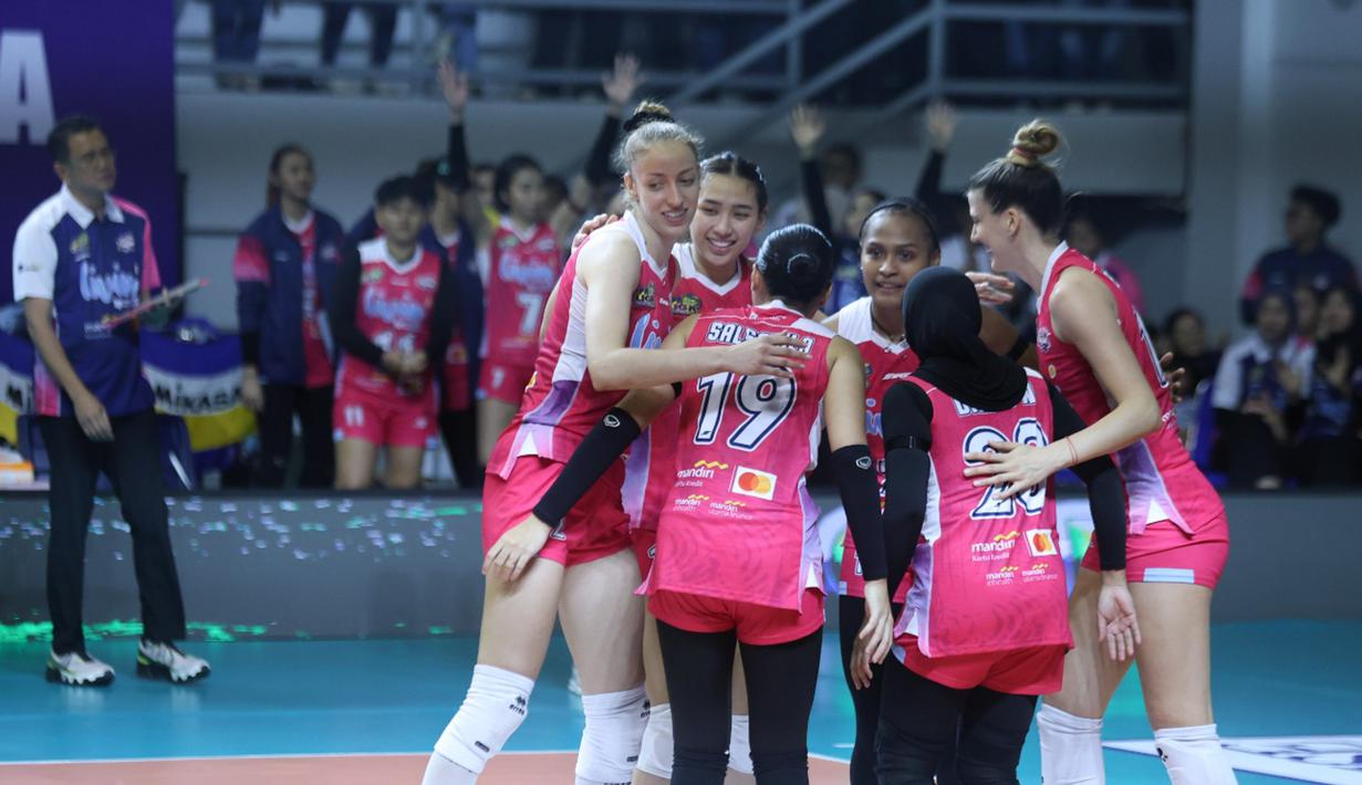 Tim putri Jakarta Livin' Mandiri tinggal selangkah lagi maju ke babak final four, usai menundukkan Bandung bjb Tandamata dengan skor tipis 3-2 (21-25, 28-26, 31-29, 22-25, 16-14) dalam laga penutup seri empat putaran kedua GOR Candradimuka Padepokan Voli Jenderal Polisi Kunarto, Sentul Bogor, Minggu (22/2/2026). (Dok. PBVSI)